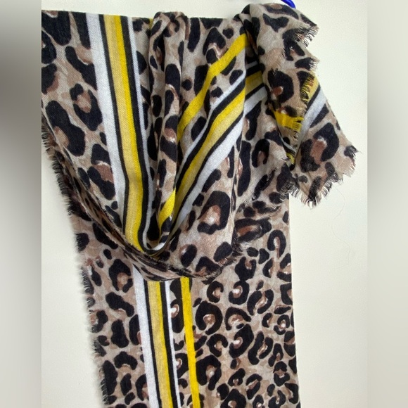 Chic Leopard Print Scarf with Bold Stripes, thin material - Picture 2 of 8